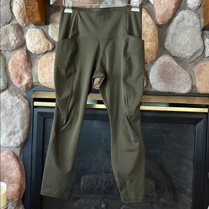 All In Motion Sculpted Laser-Cut Perforations Pocket Leggings, Size M, NWOT